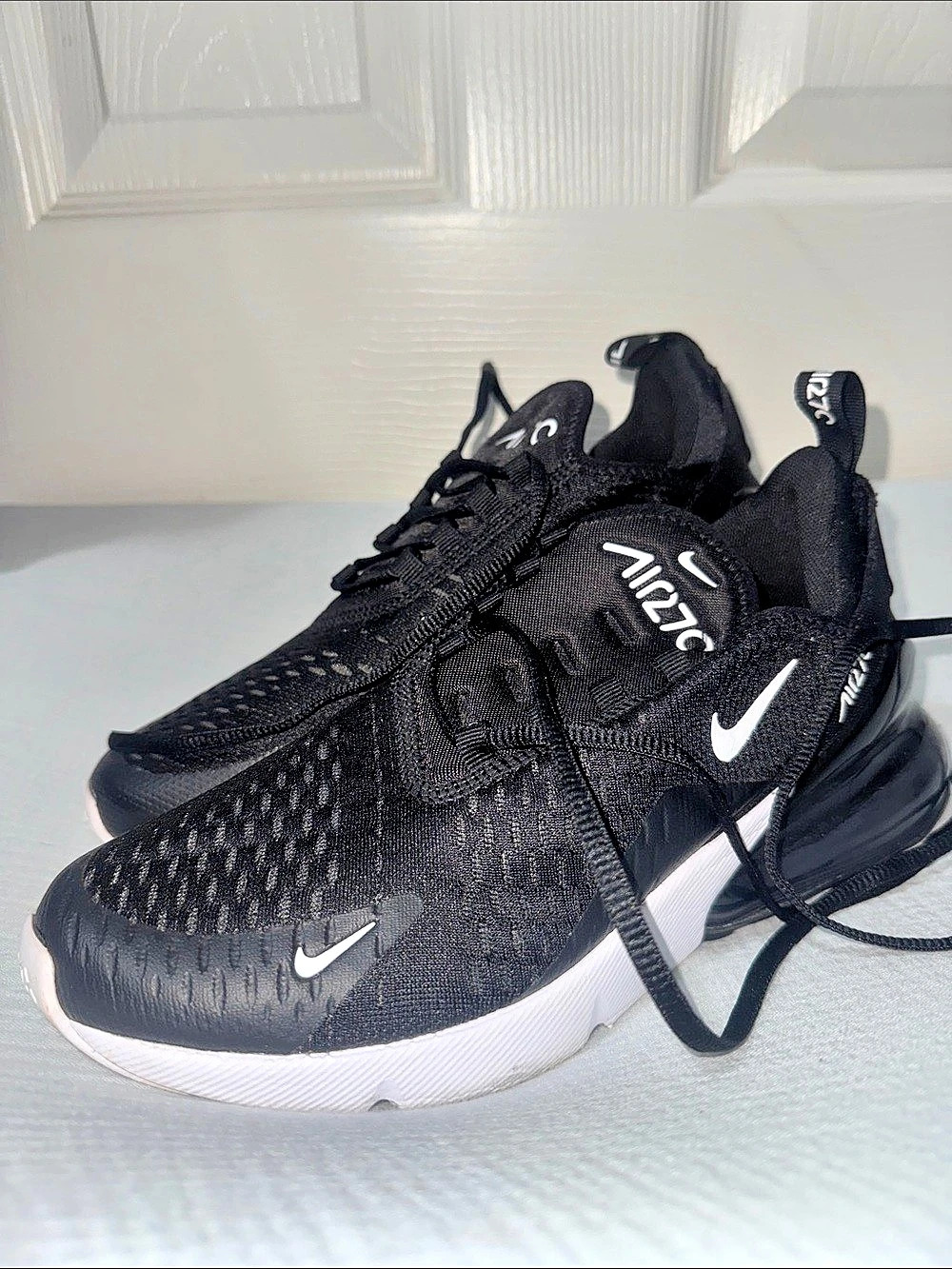 Nike Air 270 Black & White Athletic Shoes